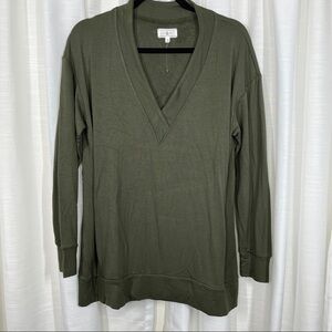 Lou & Grey long sleeve v neck sweater kangaroo pocket